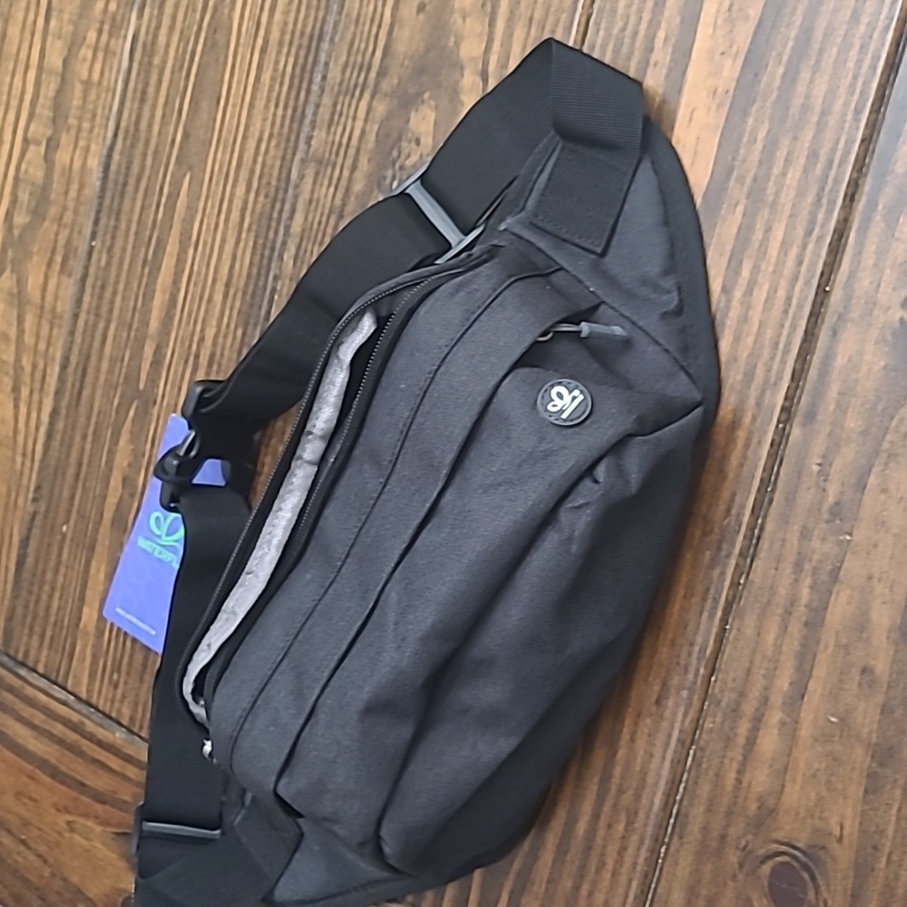 NWT Waterfly fanny/sling bag